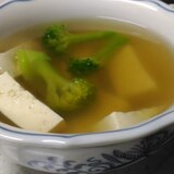 豆腐とブロッコリーの和風スープ